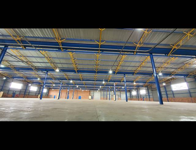 4,616M² WAREHOUSE TO LET IN CLAYVILLE